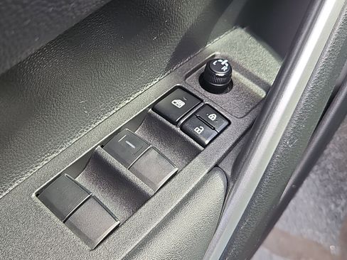 Used 2023 Toyota Corolla Cross XLE image 18