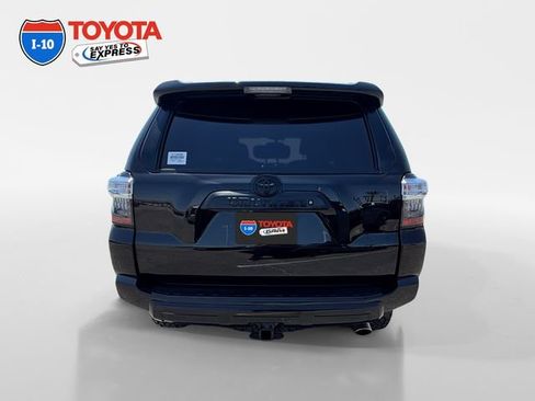 Used 2017 Toyota 4Runner TRD Off-Road Premium AWD/4WD image 4