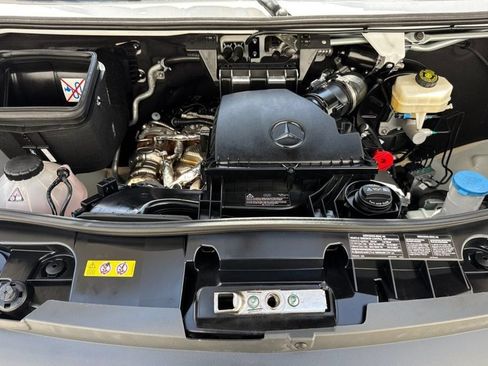 Used 2024 Mercedes-Benz Sprinter 2500 image 39