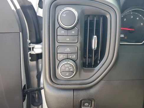 Used 2023 Chevrolet Silverado 2500 Custom w/ Custom Value Package image 31