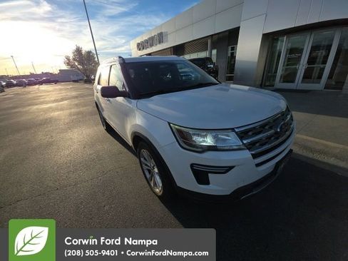 Used 2018 Ford Explorer XLT image 7