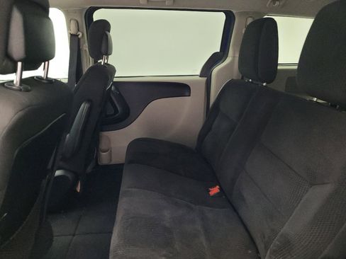 Used 2019 Dodge Grand Caravan SE FWD image 18