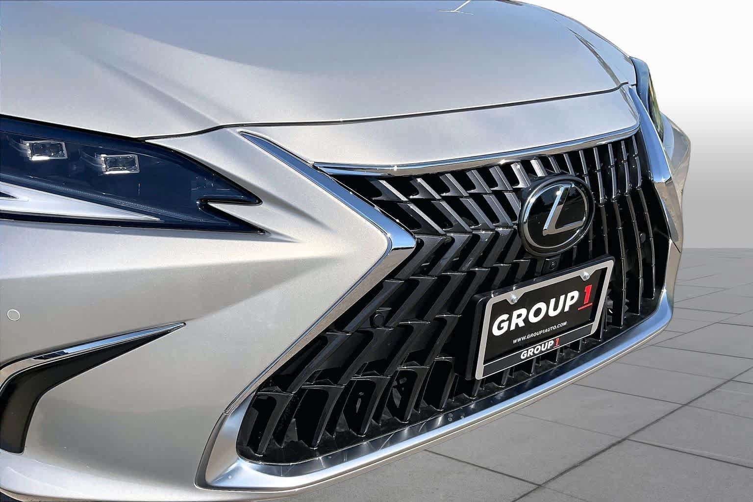 Used 2024 Lexus ES 300h Ultra Luxury w/ Accessory Package (Z2) FWD image 27