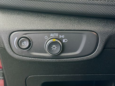 Used 2025 Chevrolet TrailBlazer LT w/ Driver Confidence Package image 17