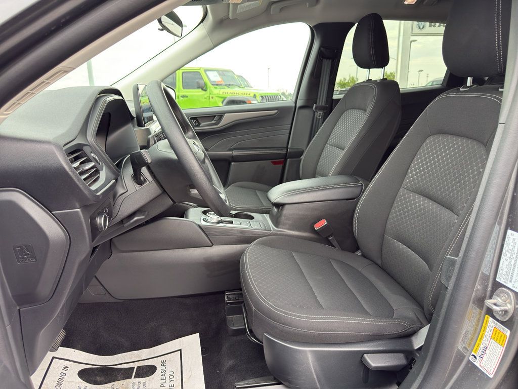 Used 2025 Ford Escape Active AWD/4WD image 9