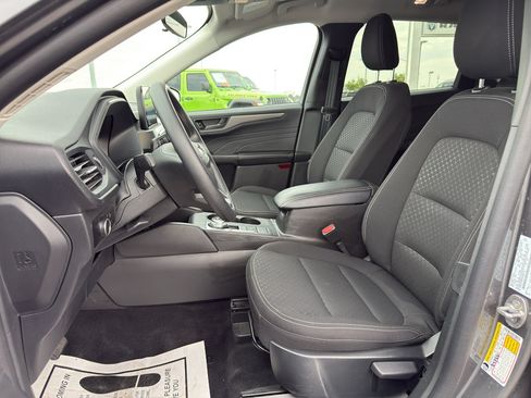 Used 2025 Ford Escape Active AWD/4WD image 9