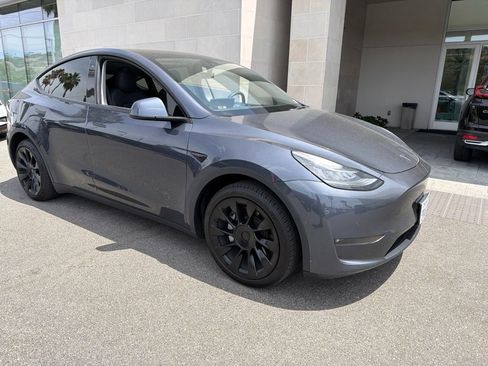 Used 2022 Tesla Model Y Long Range AWD/4WD image 11
