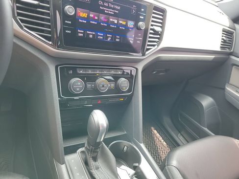 Used 2023 Volkswagen Atlas Cross Sport SE w/ Panoramic Sunroof Package FWD image 16