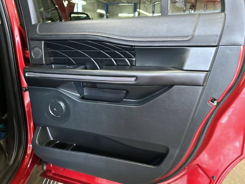 Used 2018 Ford Expedition Max Platinum AWD/4WD image 17