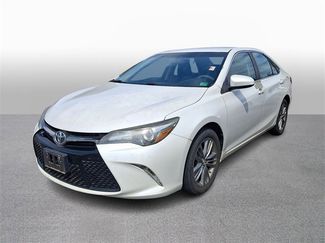 Used 2015 Toyota Camry SE image 1