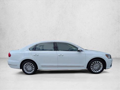 Used 2016 Volkswagen Passat 1.8T SE image 4