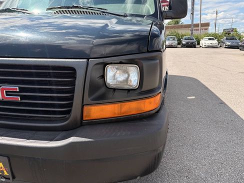 Used 2010 GMC Savana 1500 LS RWD image 14