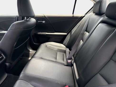 Used 2017 Honda Accord Touring image 11