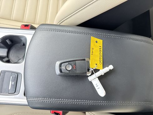 Used 2024 Ford Edge SEL image 40