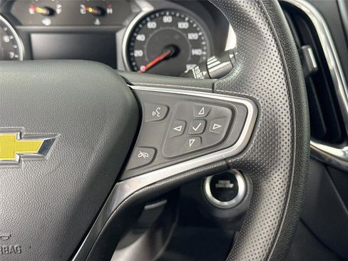 Used 2023 Chevrolet Equinox LT image 18