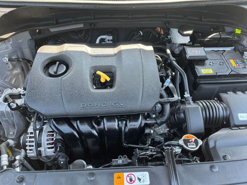 Used 2025 Kia Soul LX w/ LX Technology Package FWD image 32