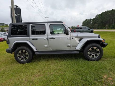 Used 2018 Jeep Wrangler Unlimited Sahara AWD/4WD image 2