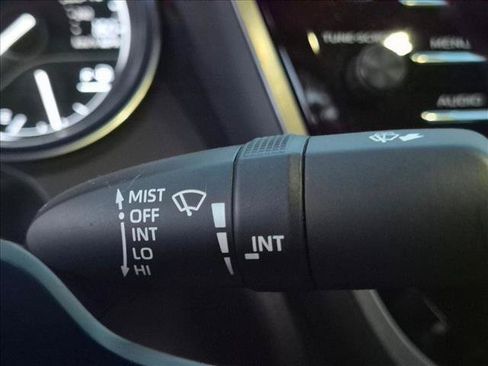 Used 2019 Toyota Camry SE w/ Carpet Mat Package FWD image 18