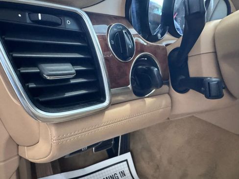 Used 2013 Porsche Panamera GTS image 23