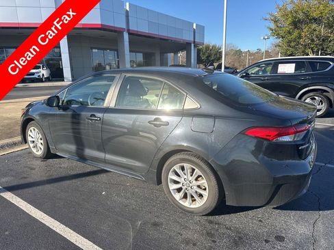 Used 2020 Toyota Corolla LE image 4