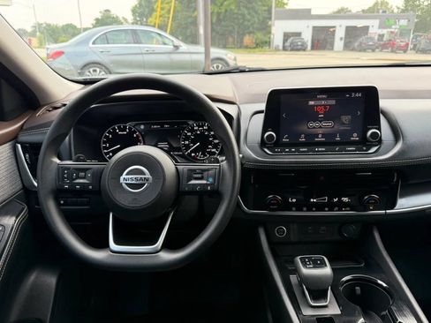 Used 2021 Nissan Rogue SV AWD/4WD image 27