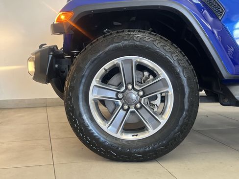 Used 2018 Jeep Wrangler Unlimited Sahara AWD/4WD image 10