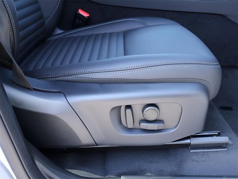 New 2025 Land Rover Discovery Sport Dynamic SE image 11