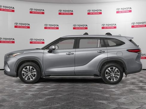 New 2026 Toyota Highlander XLE image 3