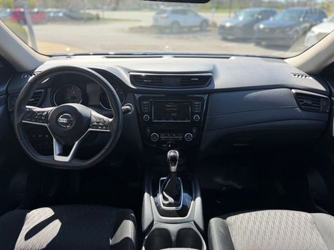 Used 2019 Nissan Rogue SV image 19