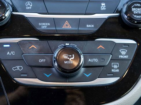 Used 2017 Chrysler Pacifica Touring Plus w/ Tire & Wheel Group image 31