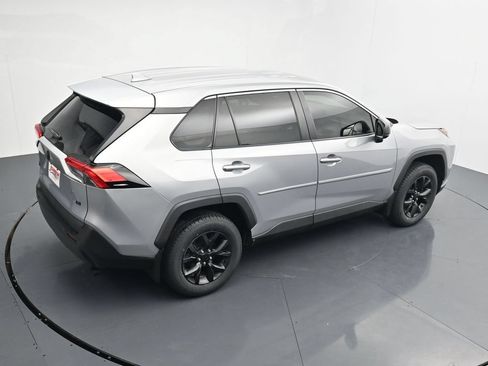 Used 2022 Toyota RAV4 LE FWD image 35