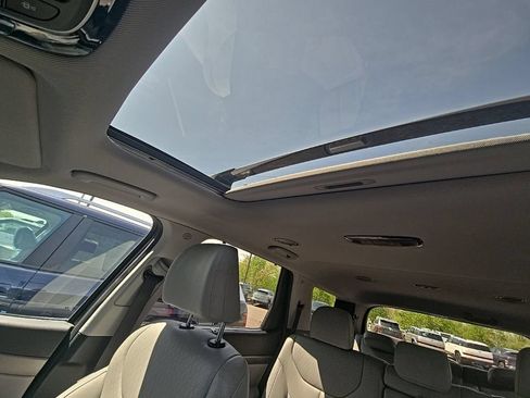 Used 2022 Hyundai Palisade SEL w/ 8P Bench Seat Package AWD/4WD image 17