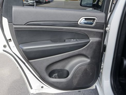Used 2019 Jeep Grand Cherokee Altitude AWD/4WD image 35