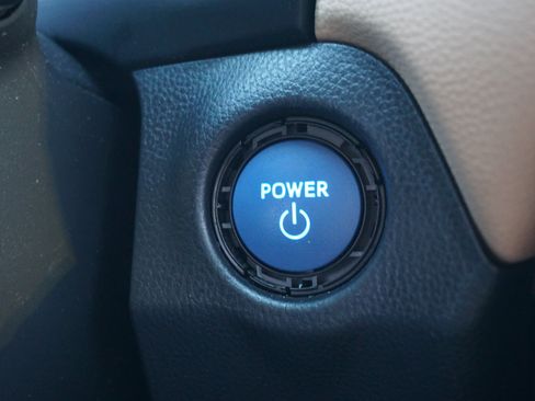 Used 2021 Toyota RAV4 XLE w/ Convenience Package image 11