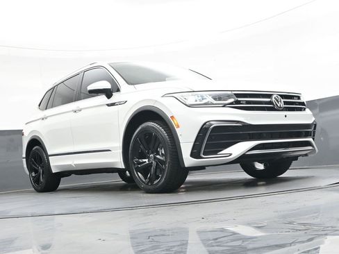 Used 2023 Volkswagen Tiguan SEL R-Line AWD/4WD image 28