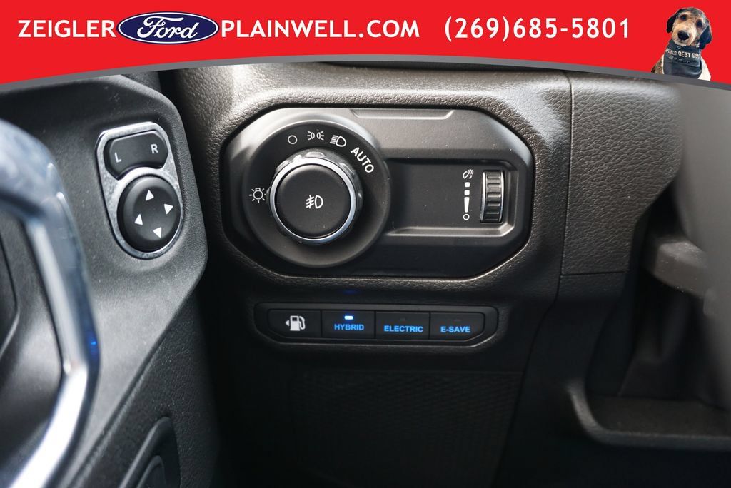 Used 2023 Jeep Wrangler Unlimited Sahara w/ Cold Weather Group AWD/4WD image 29