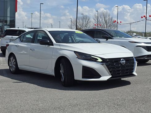 Used 2024 Nissan Altima 2.5 S image 11