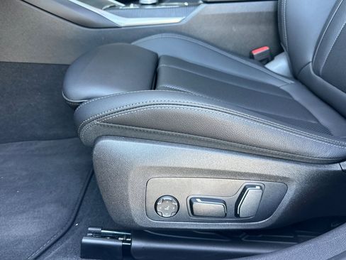 Used 2025 BMW 330i Sedan w/ Convenience Package image 14