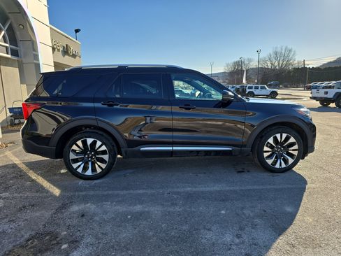 Used 2025 Ford Explorer Platinum w/ LUX Leather Package image 2
