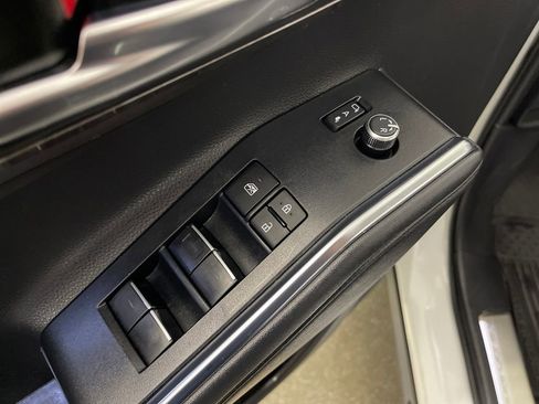 Used 2024 Toyota Highlander Platinum image 16