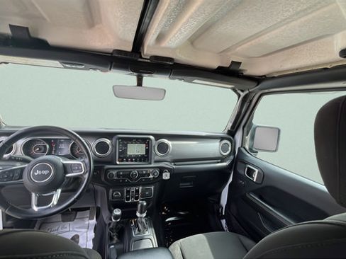 Used 2018 Jeep Wrangler Unlimited Sahara w/ Uconnect 4C Nav & Sound Group AWD/4WD image 24