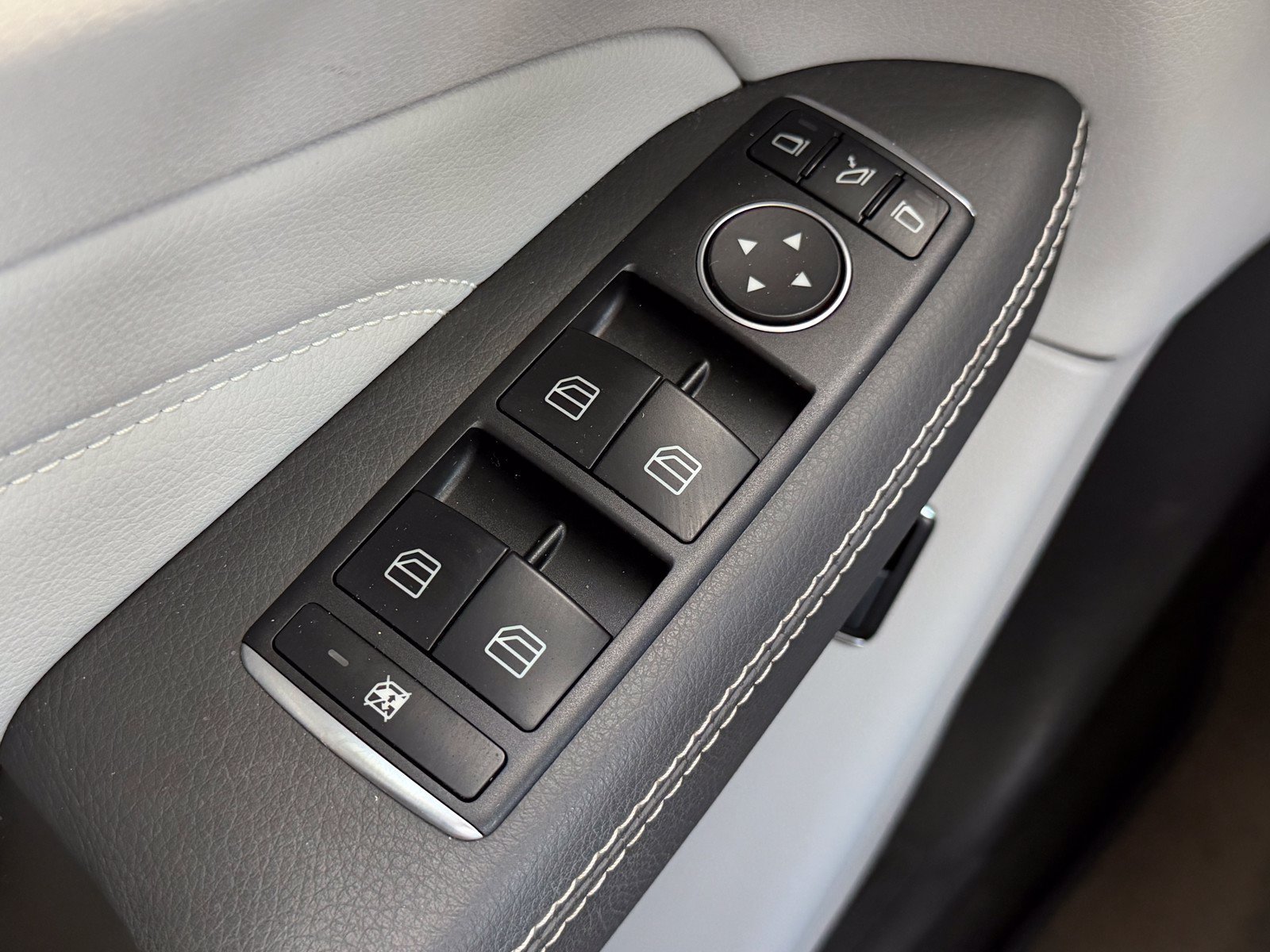 Used 2015 Mercedes-Benz ML 350 4MATIC image 23