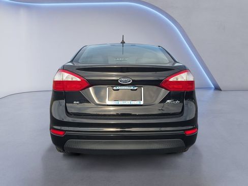 Used 2016 Ford Fiesta SE image 4