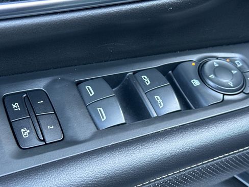 Used 2021 GMC Yukon SLT image 13