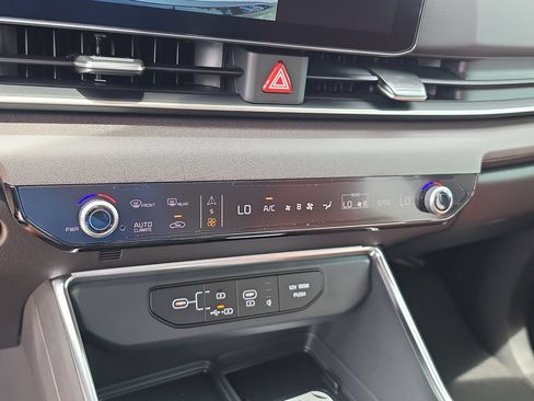 New 2026 Kia Carnival EX FWD image 25