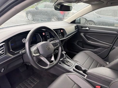 Used 2024 Volkswagen Jetta SE FWD image 9