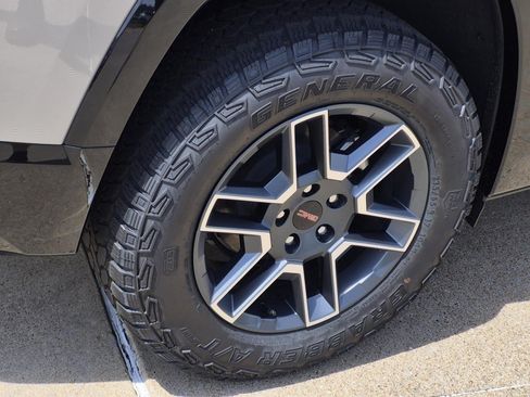 New 2026 GMC Terrain AT4 w/ Technology Package II AWD/4WD image 5