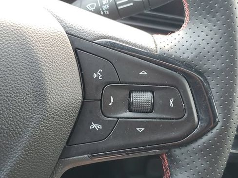 Used 2025 Chevrolet Trax RS w/ Sunroof Package FWD image 22