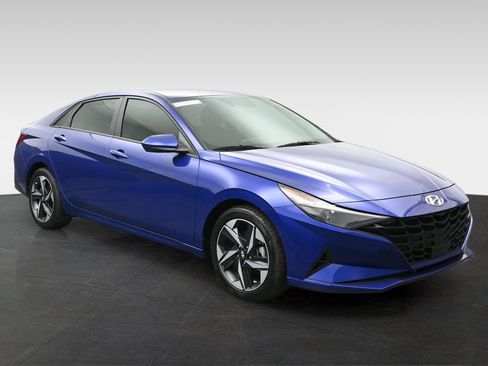 Used 2023 Hyundai Elantra SEL w/ Convenience Package FWD image 6