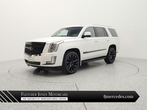 Used 2017 Cadillac Escalade Luxury RWD image 1